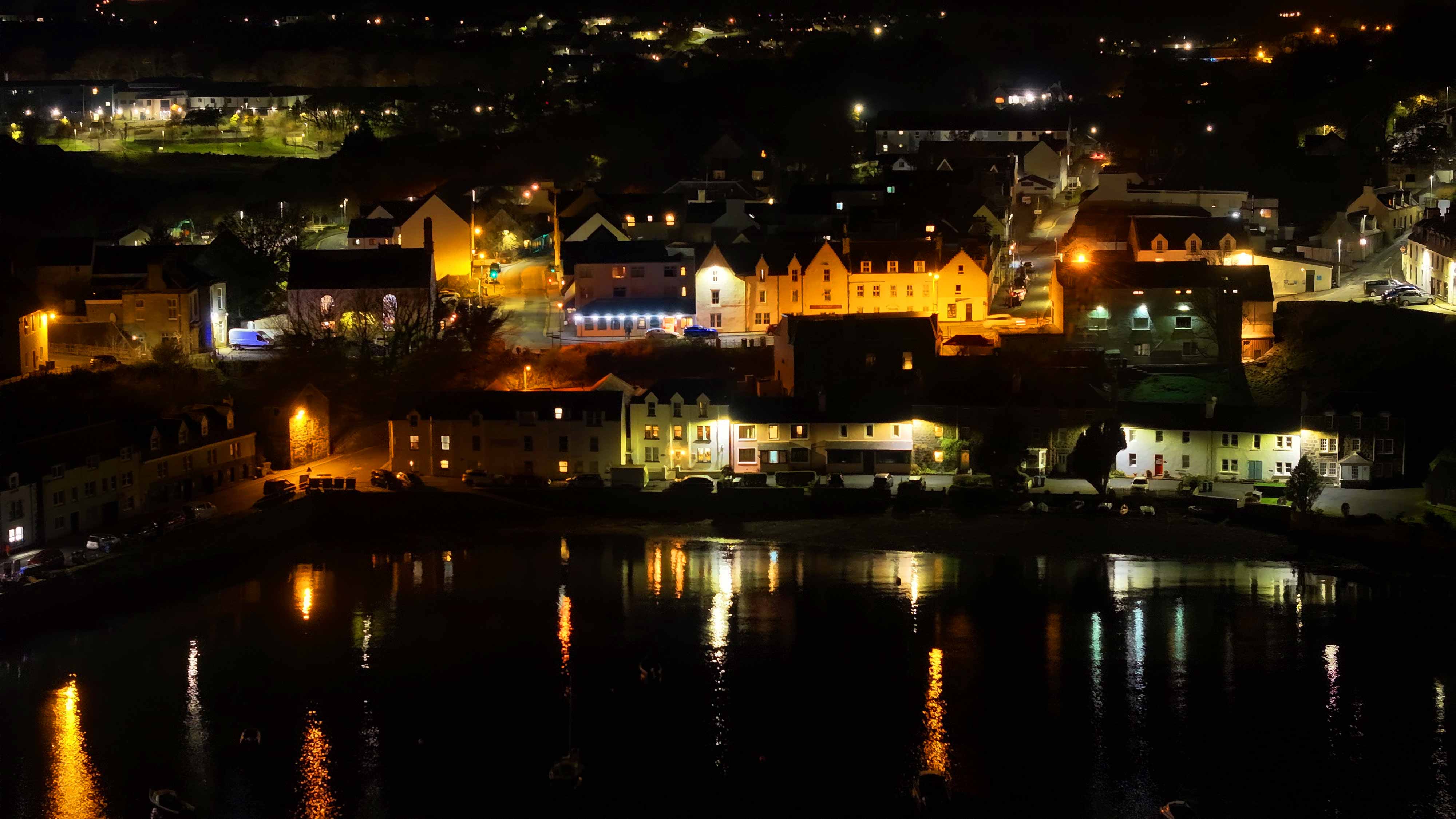 Portree Hotel located in the cente of the Isle of Skye with sea views private parking luxury rooms accommodation Portree