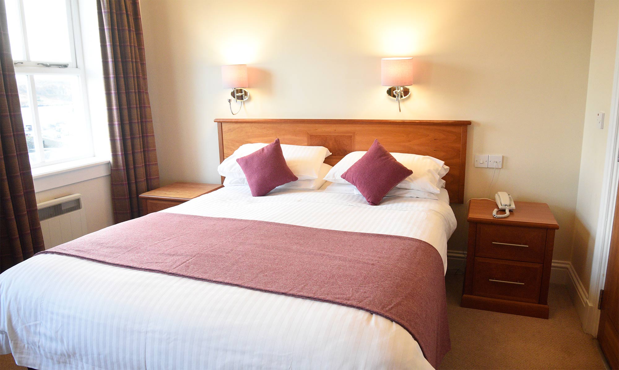 Luxury Double Room accommodation with en suite bathroom WIFI sea views private parking
