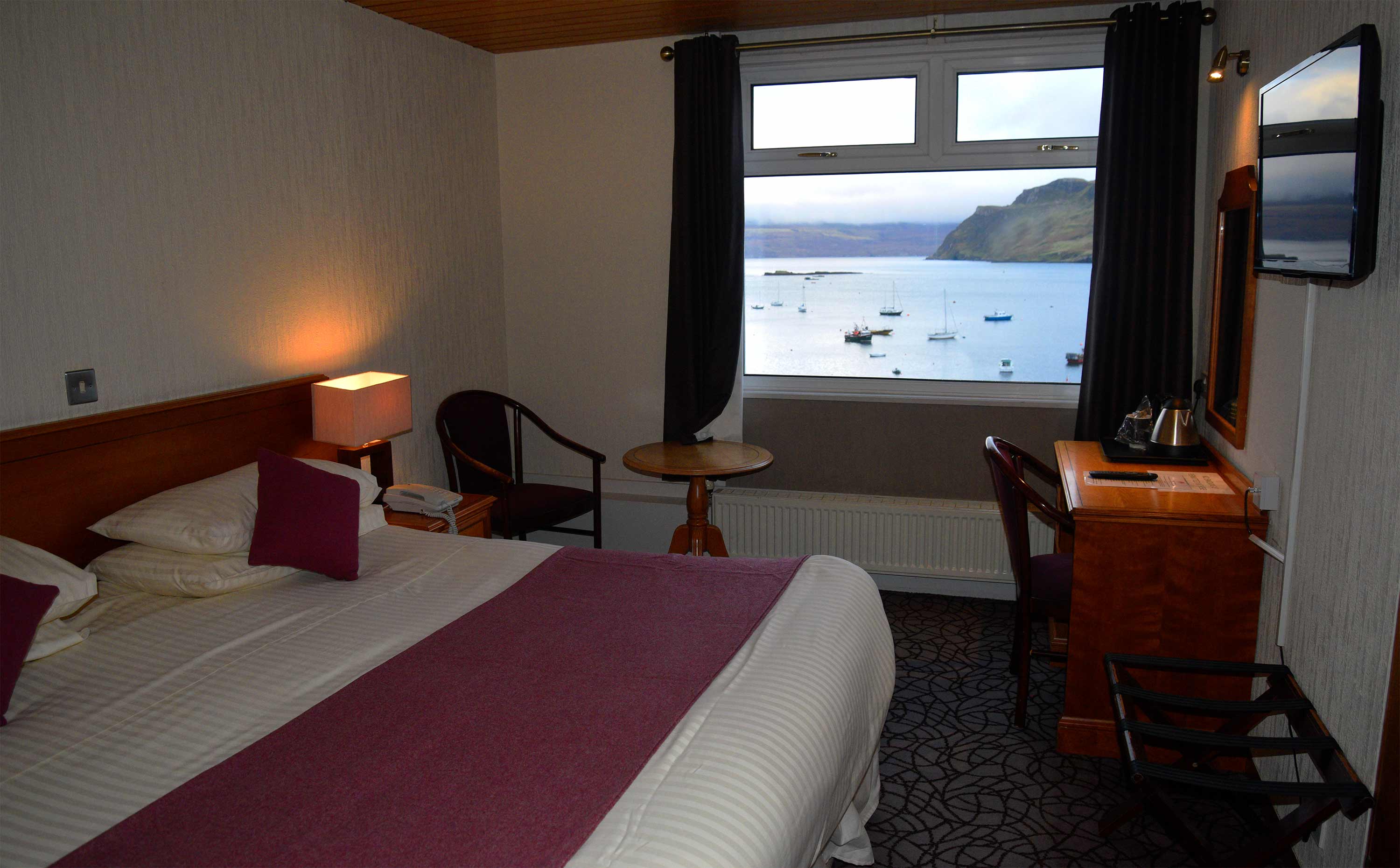 The Royal Hotel in Portree offers sea views from our double room accommodation en suite with WIFI Portree Hotel