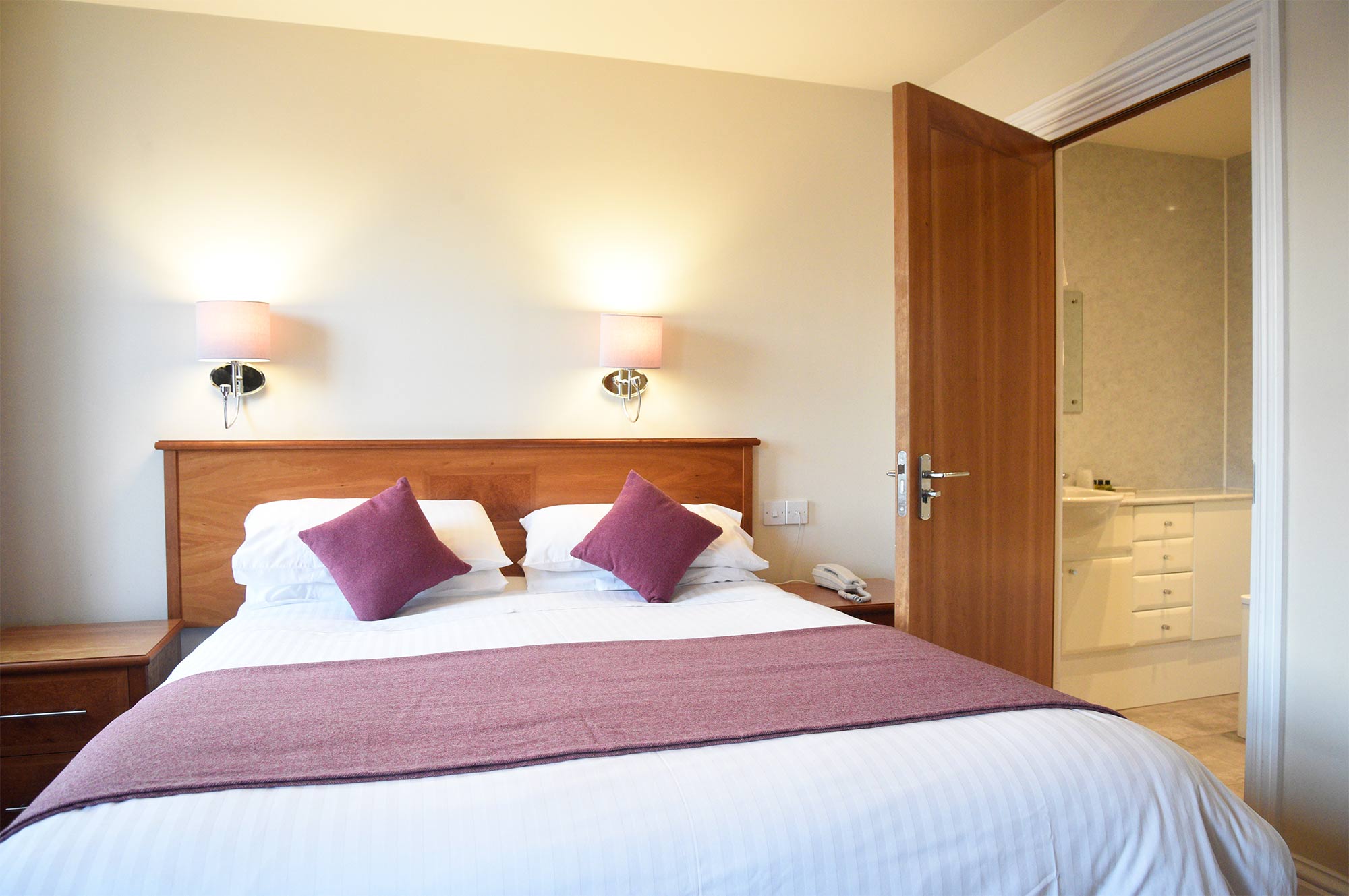 En Suite Luxury Double Room Hotel Accommodation in The Royal Hotel Portree WIFI sea views parking freeview TV